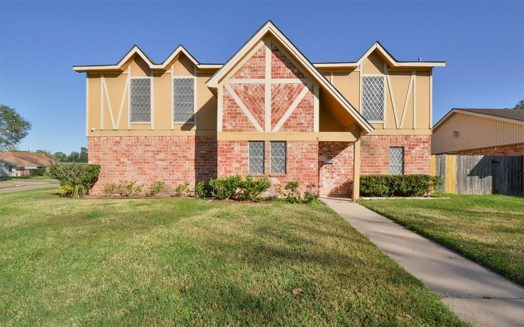 13915 Roundstone Lane, Houston, TX 77015