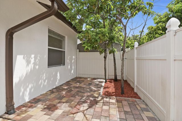 105 Vanessa Street, Palm Springs, FL 33461