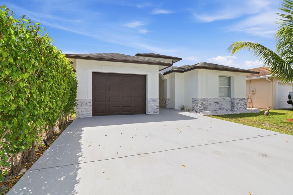 105 Vanessa Street, Palm Springs, FL 33461