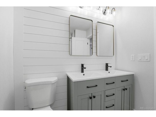 9800 W Cornell Pl, Lakewood, CO 80227