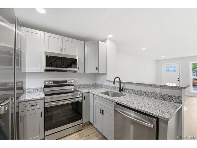 9800 W Cornell Pl, Lakewood, CO 80227