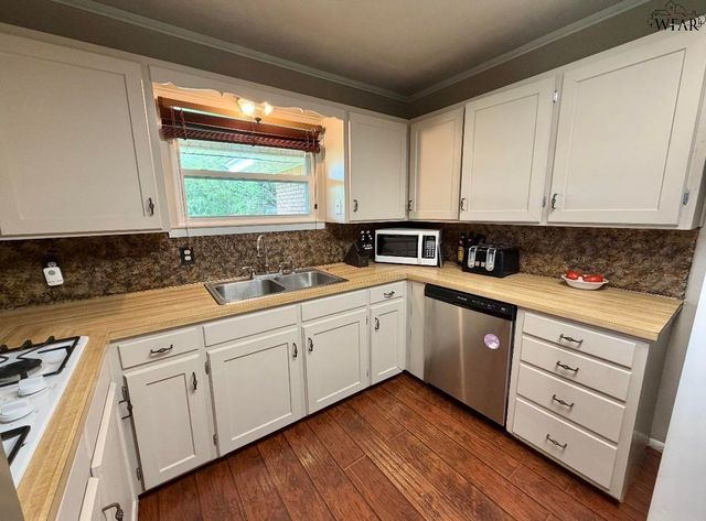 723 MAPLE STREET, Burkburnett, TX 76354