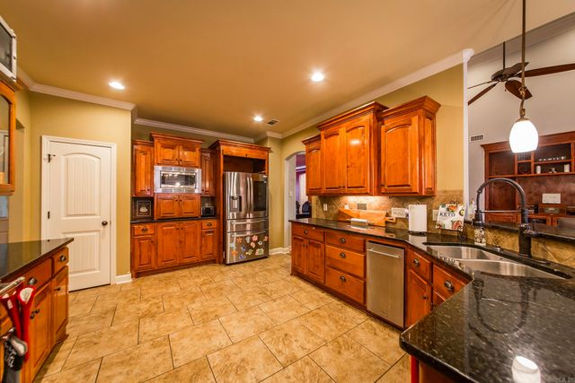 1916 Oakbrook Dr, Sherwood, AR 72120