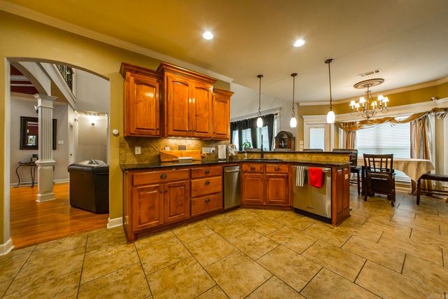 1916 Oakbrook Dr, Sherwood, AR 72120