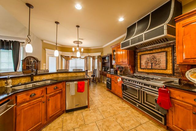 1916 Oakbrook Dr, Sherwood, AR 72120