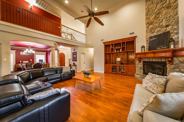 1916 Oakbrook Dr, Sherwood, AR 72120