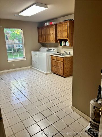 8632 S Braden Avenue, Tulsa, OK 74137