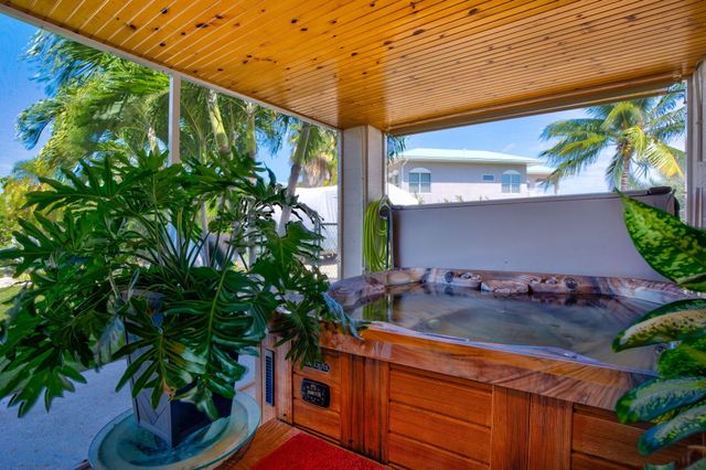 17227 Allamanda Drive, Sugarloaf Key, FL 33042