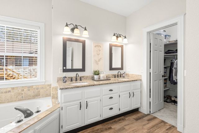 8225 Old White River Road, Rogers, AR 72756