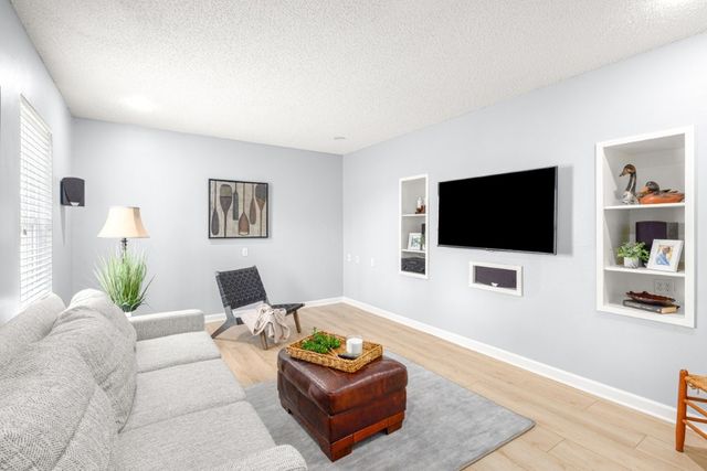 8225 Old White River Road, Rogers, AR 72756