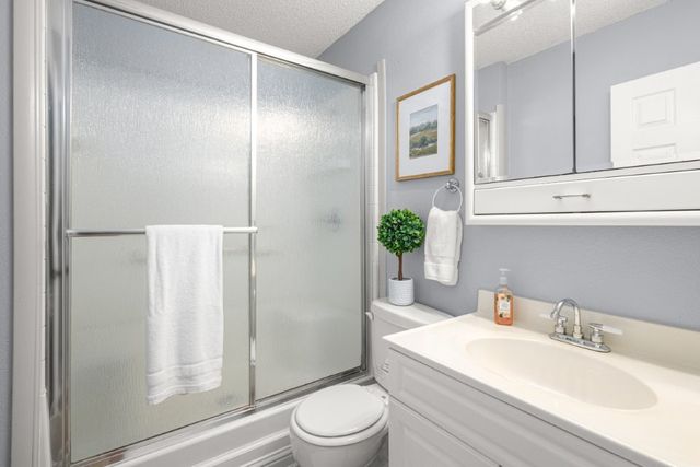 8225 Old White River Road, Rogers, AR 72756