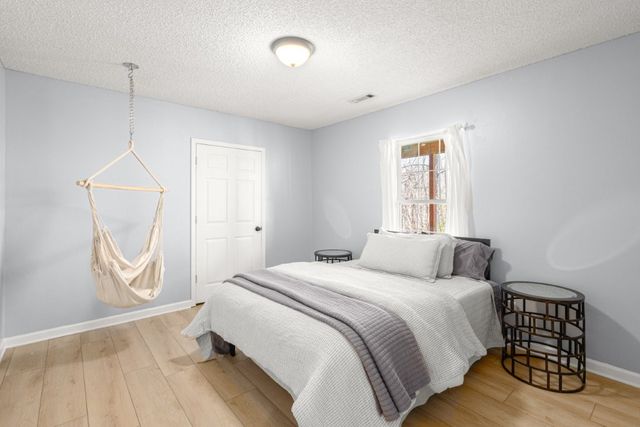 8225 Old White River Road, Rogers, AR 72756