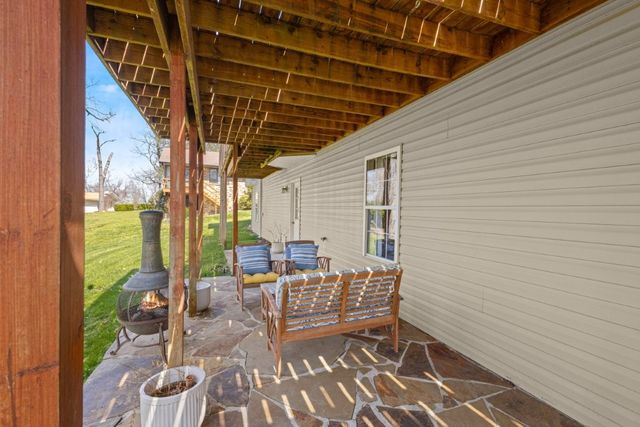 8225 Old White River Road, Rogers, AR 72756