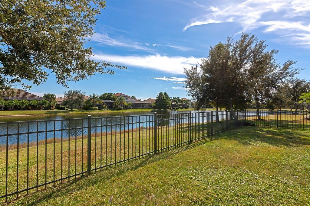 Image 20 of property listing at 13026 RAMBLEWOOD TRAIL, Bradenton, FL 34211