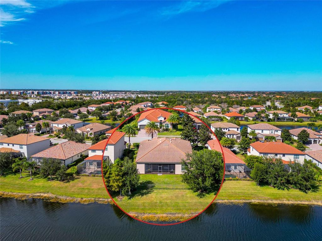 Image 3 of property listing at 13026 RAMBLEWOOD TRAIL, Bradenton, FL 34211