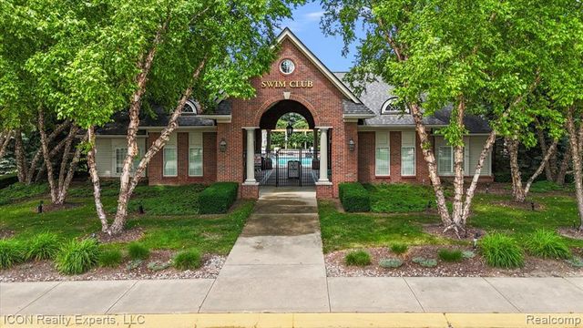 27201 Chesapeake Circle, Commerce Twp, MI 48390