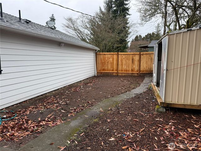 19502 2nd Avenue S, Des Moines, WA 98148