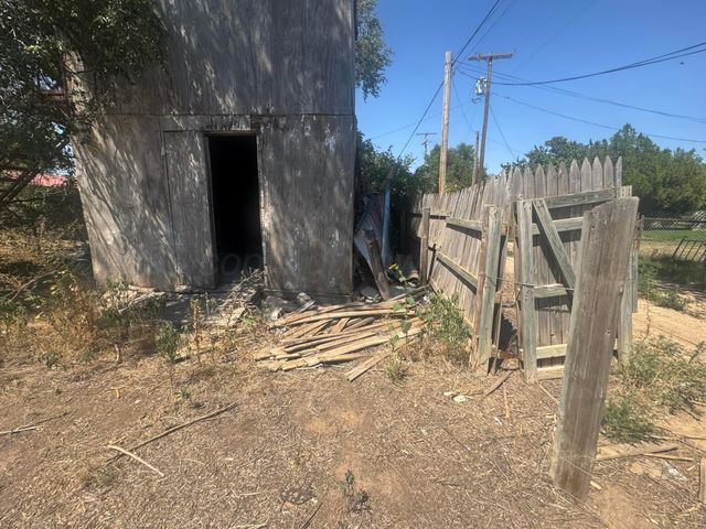 303 S Hazelwood Street, Spearman, TX 79081