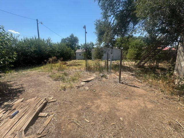 303 S Hazelwood Street, Spearman, TX 79081