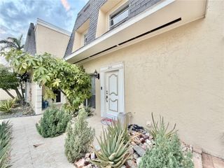2203 NE 7th St 14, Hallandale Beach, FL 33009