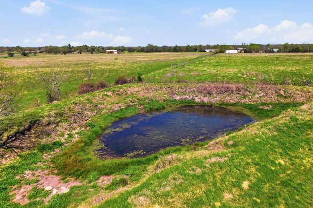 4678 Hwy 90, Madisonville, TX 77864