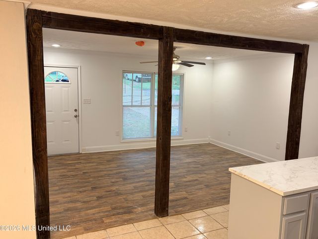 2814 Charleston Drive, Jackson, MS 39212