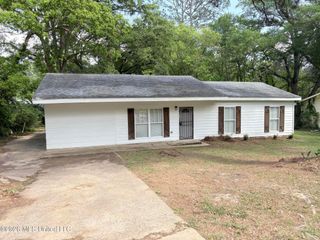 2814 Charleston Drive, Jackson, MS 39212