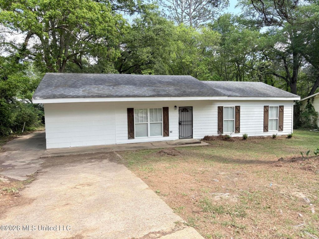 2814 Charleston Drive, Jackson, MS 39212