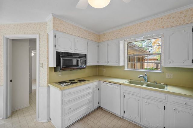 1800 Lakeside Drive, Arlington, TX 76013