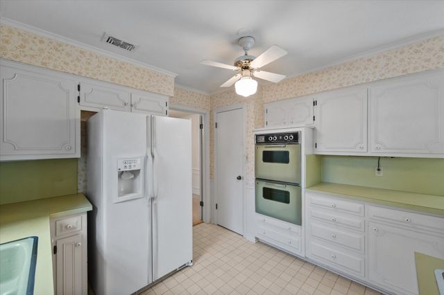 1800 Lakeside Drive, Arlington, TX 76013