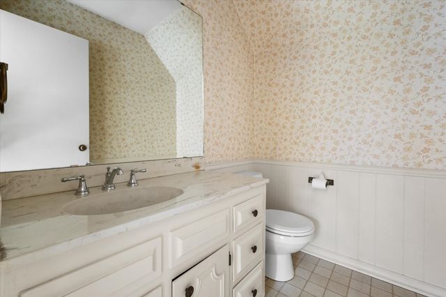 1800 Lakeside Drive, Arlington, TX 76013