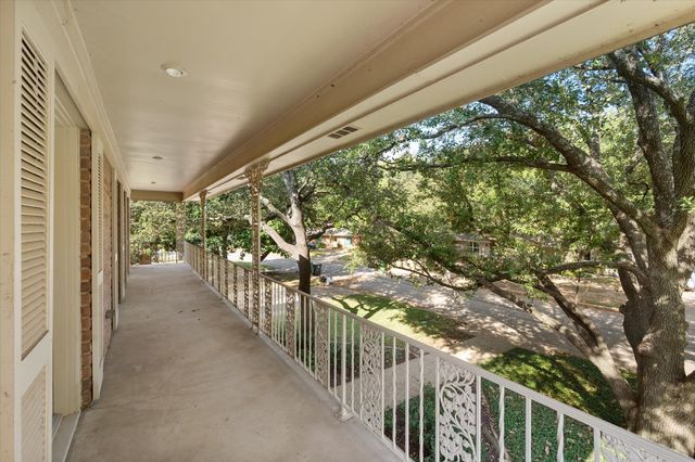 1800 Lakeside Drive, Arlington, TX 76013