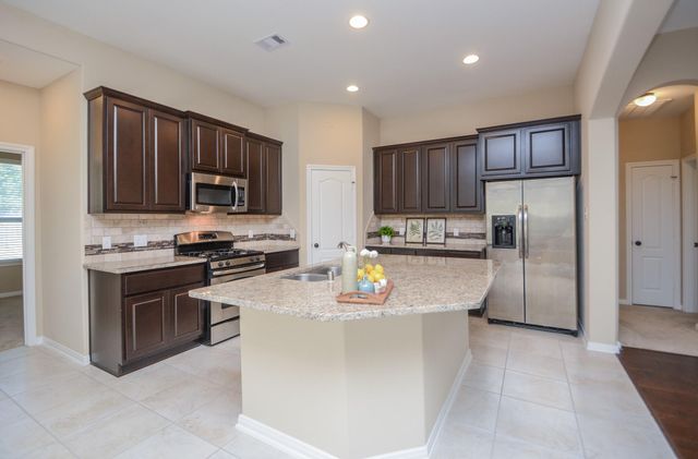 118 N Heritage Mill Circle, Tomball, TX 77375