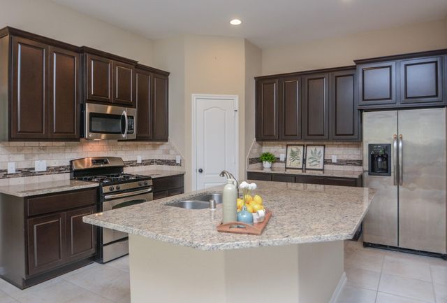 118 N Heritage Mill Circle, Tomball, TX 77375