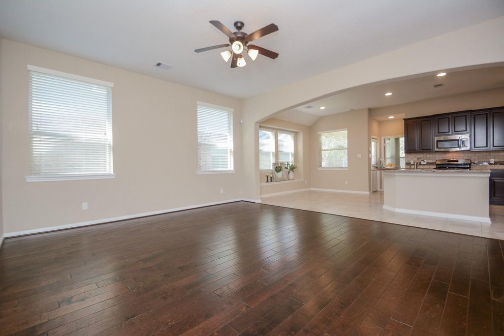 118 N Heritage Mill Circle, Tomball, TX 77375