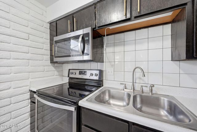 1313 N 48TH Street, Phoenix, AZ 85008