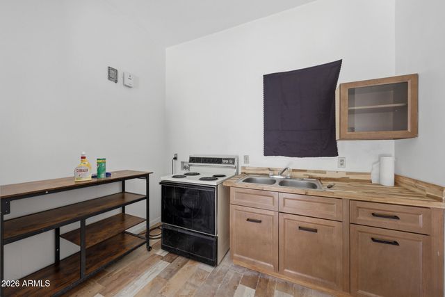 1313 N 48TH Street, Phoenix, AZ 85008