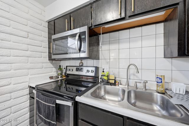 1313 N 48TH Street, Phoenix, AZ 85008