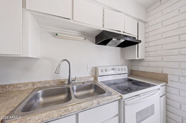 1313 N 48TH Street, Phoenix, AZ 85008