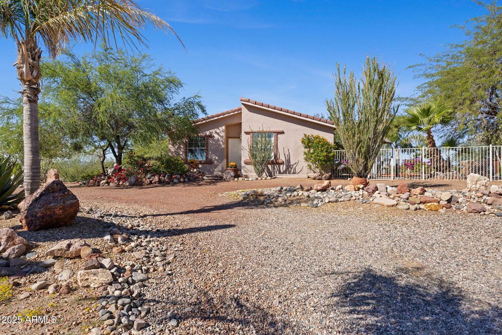 42210 N CASTLE HOT SPRINGS Road N, Morristown, AZ 85342