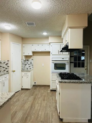 11350 Oakcenter Drive, Houston, TX 77072