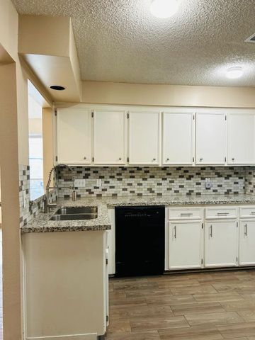 11350 Oakcenter Drive, Houston, TX 77072