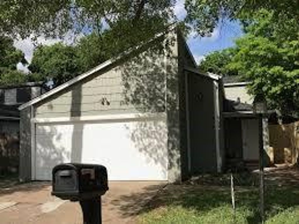 11350 Oakcenter Drive, Houston, TX 77072
