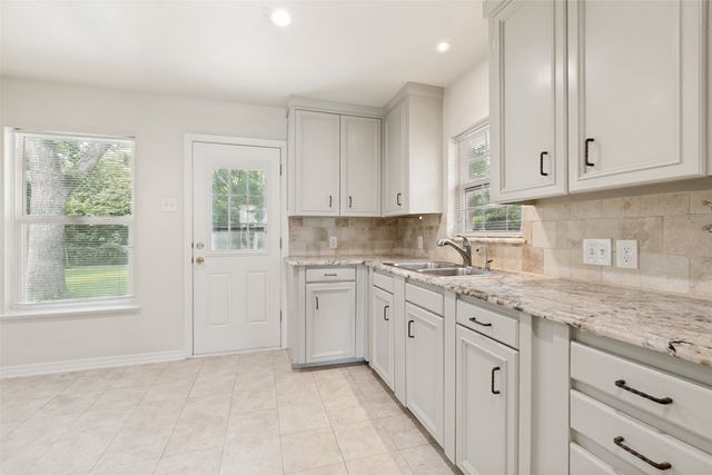 2414 San Medina Avenue, Dallas, TX 75228