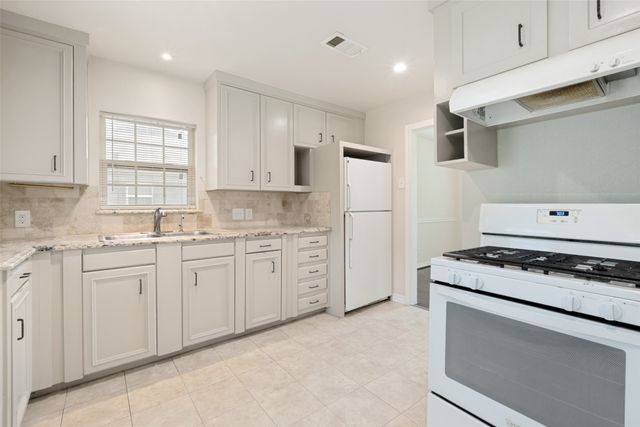2414 San Medina Avenue, Dallas, TX 75228