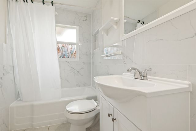 2414 San Medina Avenue, Dallas, TX 75228