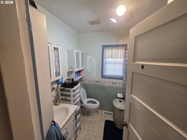 2107 N TERRY St, Portland, OR 97217