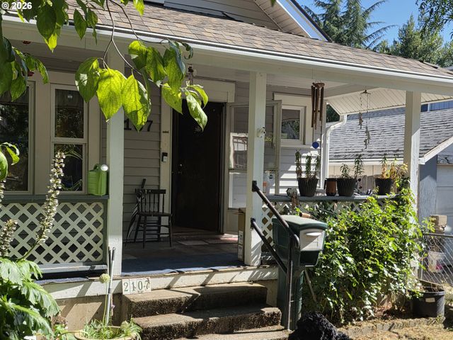 2107 N TERRY St, Portland, OR 97217