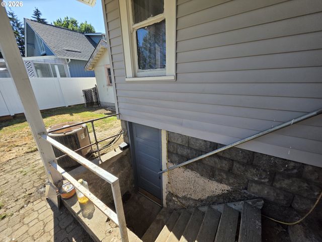 2107 N TERRY St, Portland, OR 97217