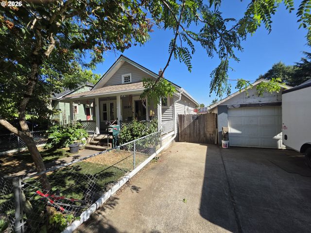 2107 N TERRY St, Portland, OR 97217
